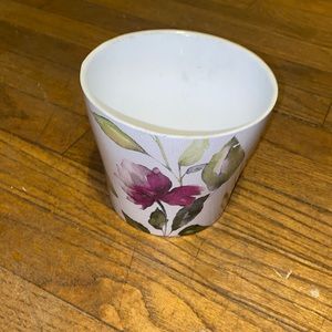 Ceramic decorative vase for plants with flower print